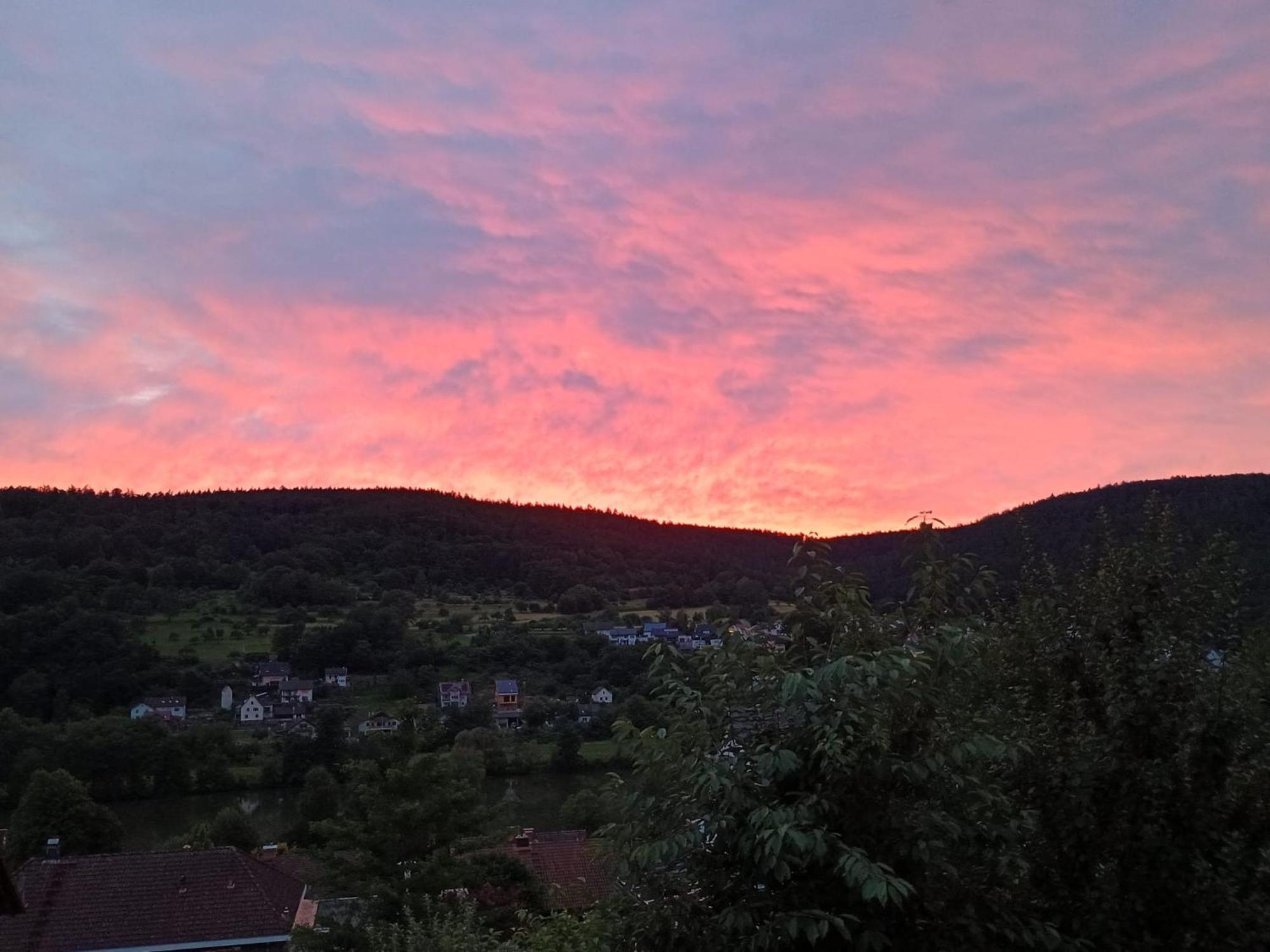 Sleep&Chill - Ruhige Uebernachtung Mit Main-Blick Daire Neustadt am Main Dış mekan fotoğraf